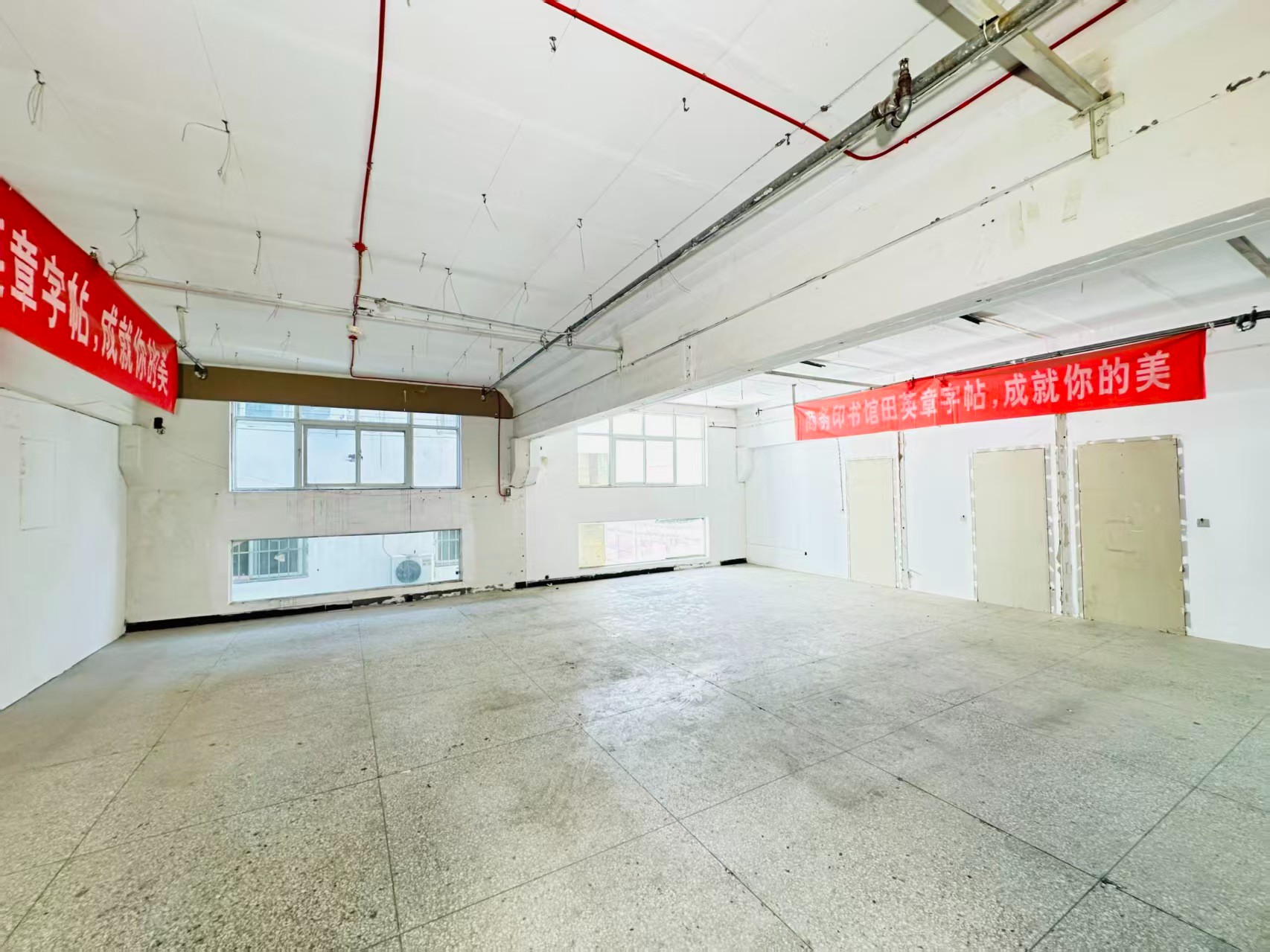 豫北二路重点吸引人工智能应用、数字经济、电商直播、智能制造服务、软件开发、科技创新企业及创业团队入驻